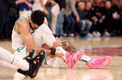 九游-塔图姆重返赛场，夺冠首场状态出色，巴塞罗那观众沸腾！