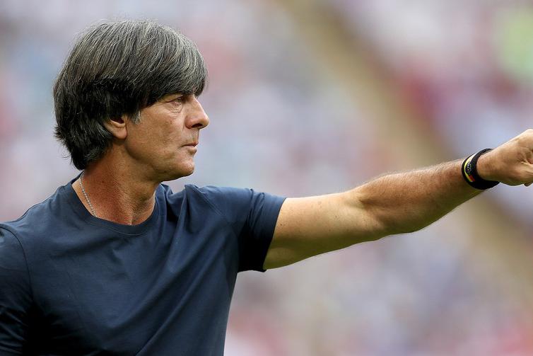 西亚卡姆在德国队比赛中爆冷，问鼎冠军引发热议！的简单介绍