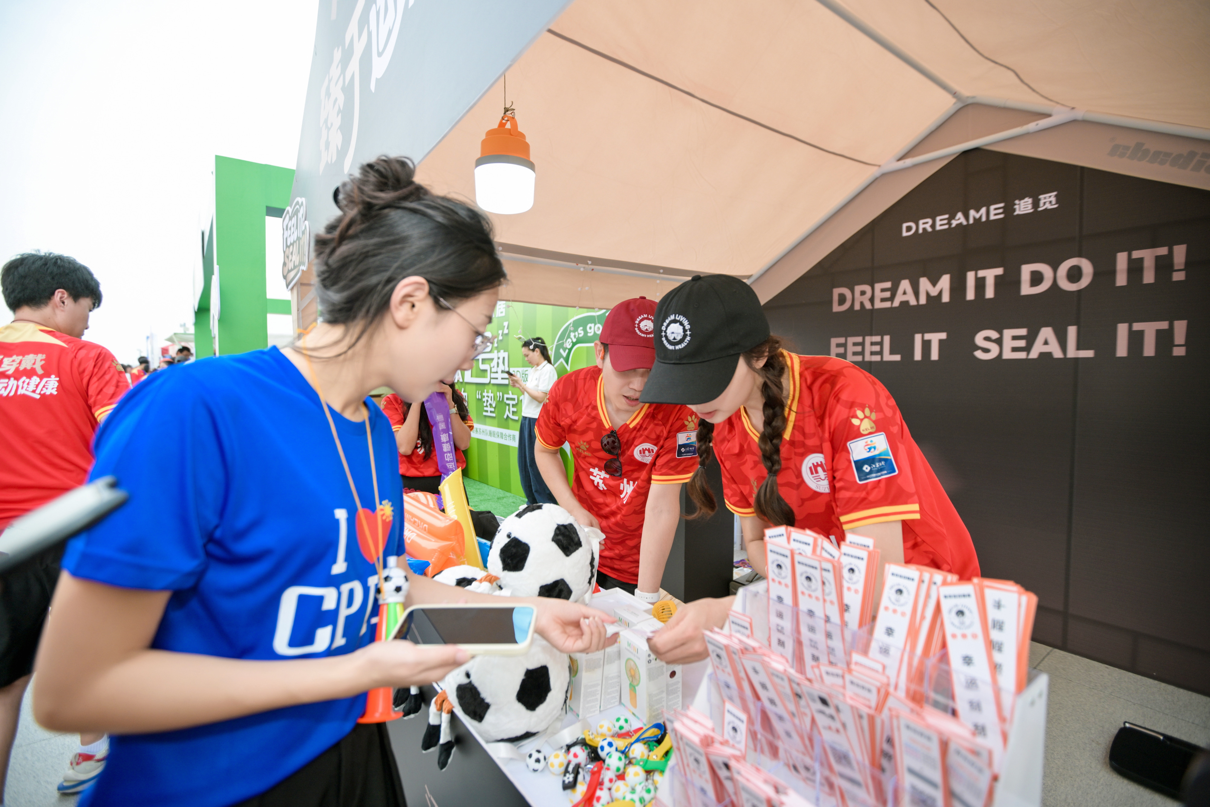 詹姆斯回归赛场，惊险取胜首场状态亮眼，澳大利亚队观众沸腾！的简单介绍